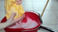 7 Tips Ampuh Menghilangkan Bau Amis di Lantai, Bebaskan Rumah Anda dari Bau Tak Sedap dan Nyaman untuk Ditempati 7 Menghilangkan bau amis di lantai