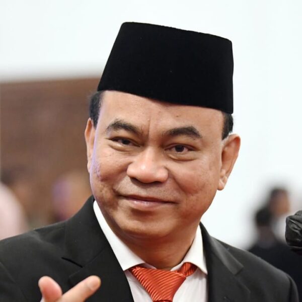 10 Tips dan Trik dalam Melakukan Olahraga Panjat Tebing; Meningkatkan Kemampuan Panjat Tebing dan Menikmati Keindahan Alam 4 Tayangan Azan Diganti Running